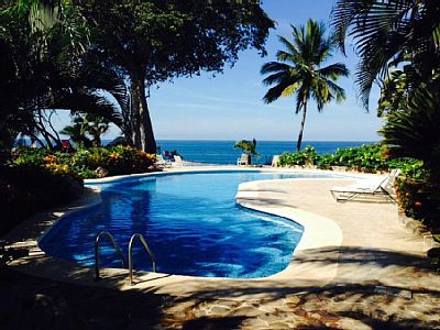 Stunningly beautiful pool surrounded by ocean