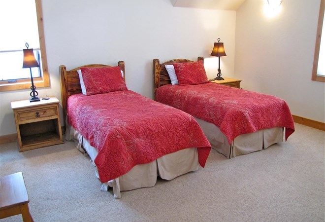 Twin bedroom