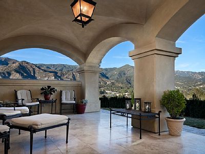 Outdoor entertainment patio